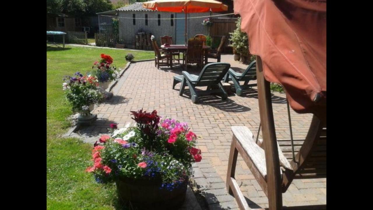 Chimneys B&B Holbrook  Exterior photo
